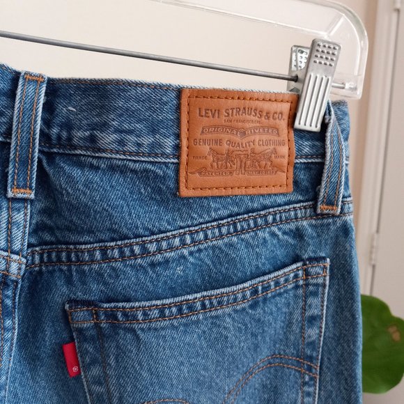 Levi's Premium Wedgie Distress Frayed Hem Jean - Picture 8 of 11